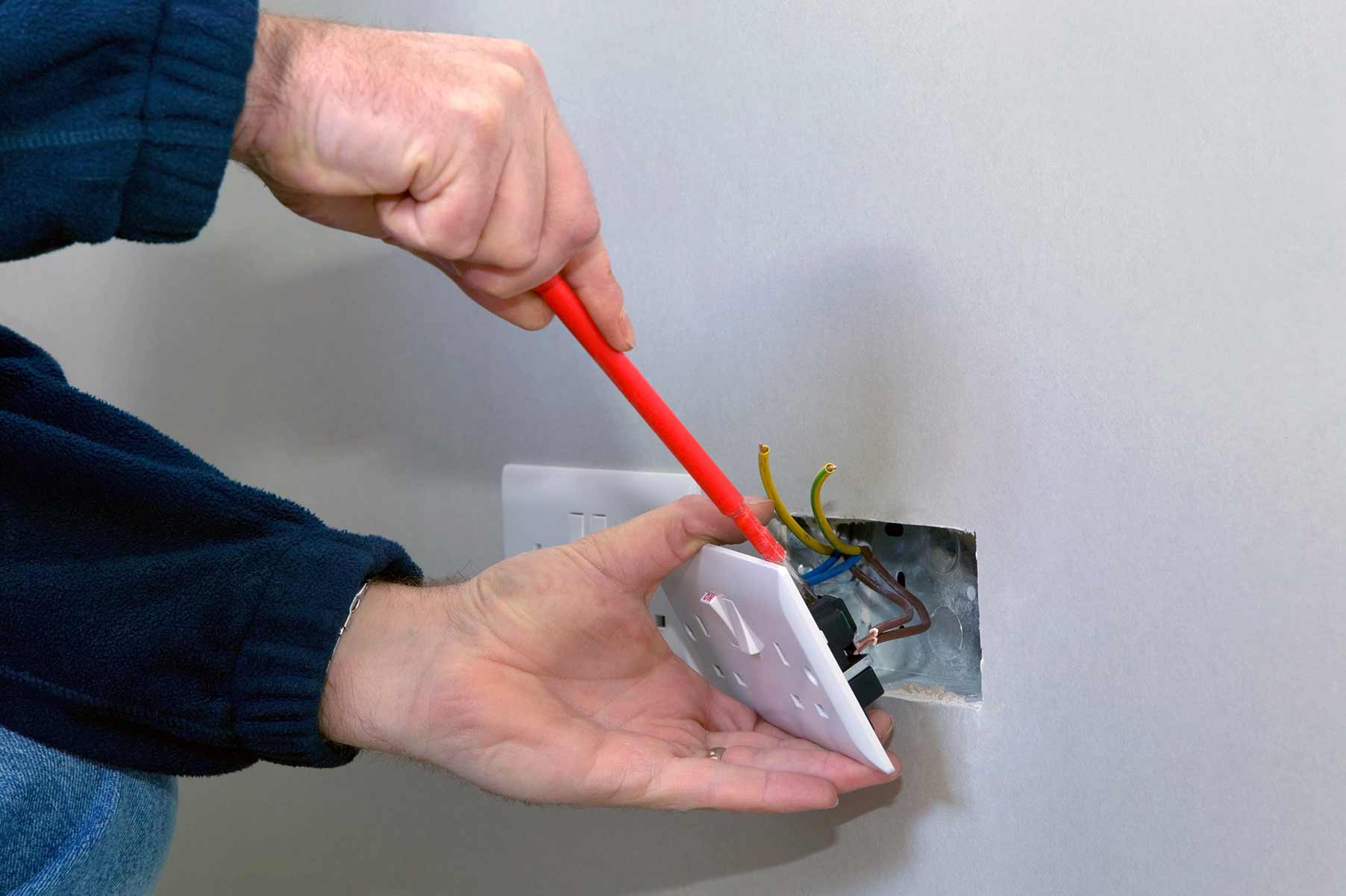 Our electricians can install plug sockets for domestic and commercial proeprties in Bromsgrove and the local area. 